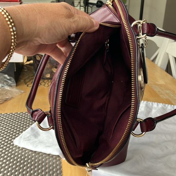 Coach burgundy handbag like new - Picture 6 of 8